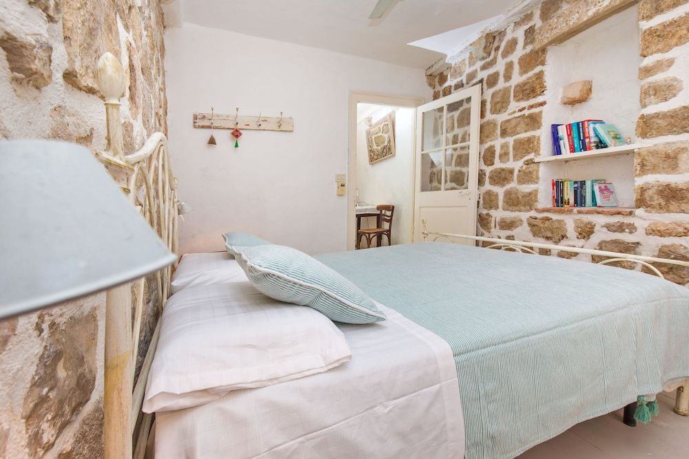 undefined House Peti 10