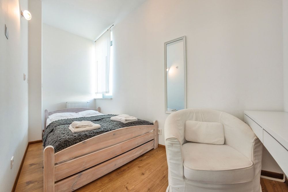 Apartment (1M 06)