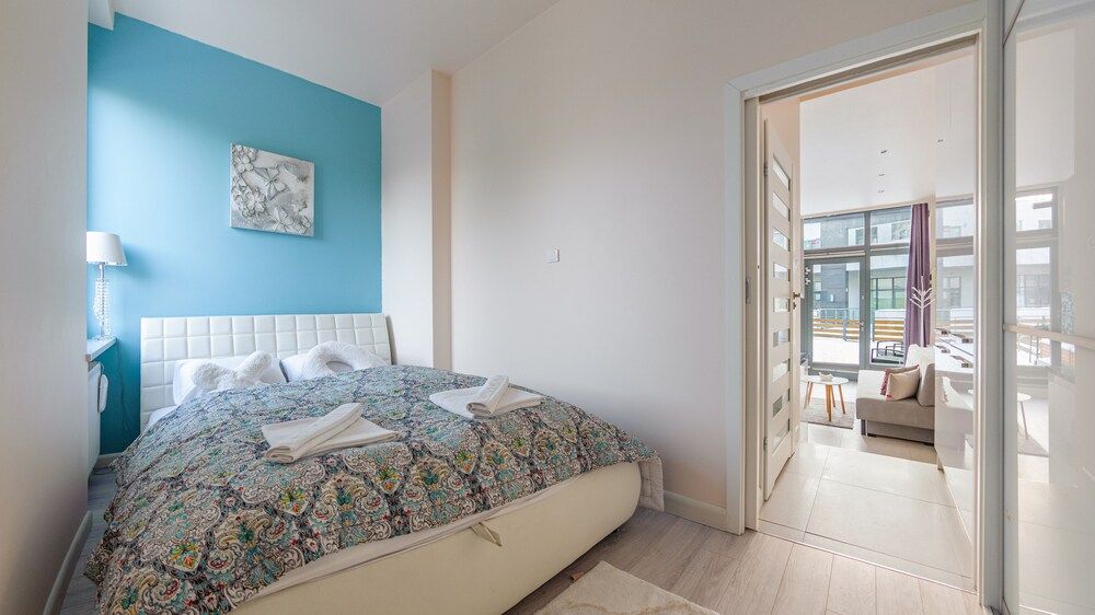 Apartment (1M 03)