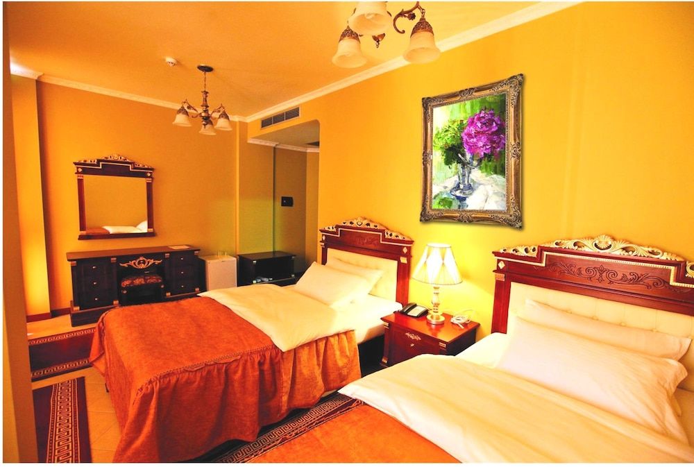 Dinasty Hotel Family Room 2