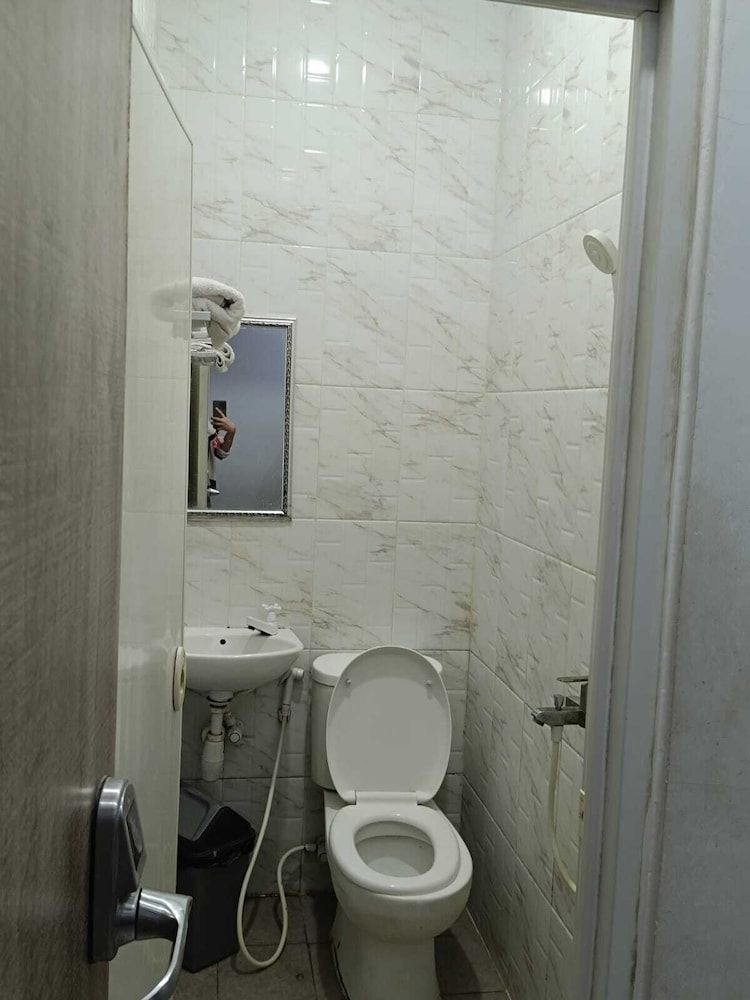 Syariah Amethyst Cengkareng Deluxe Double Room, 1 Queen Bed 8