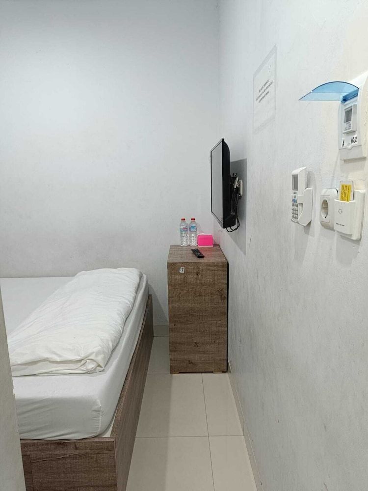 Syariah Amethyst Cengkareng Deluxe Double Room, 1 Queen Bed 10