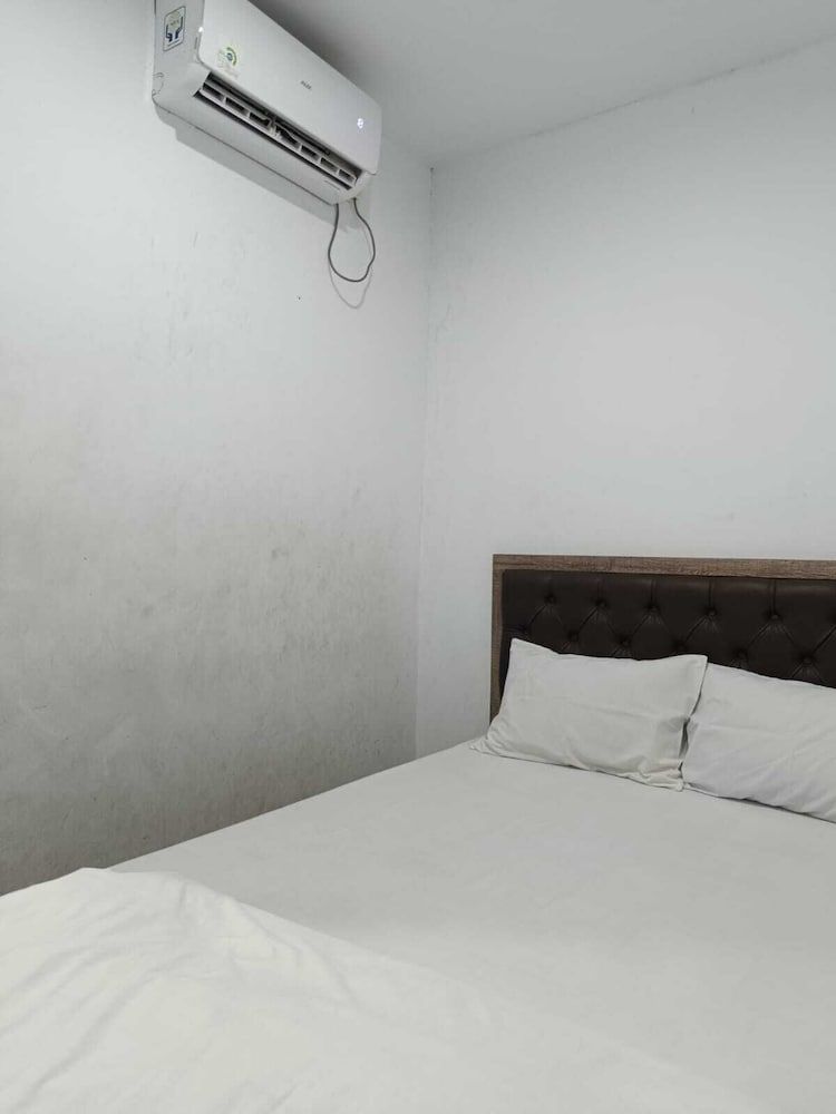 Syariah Amethyst Cengkareng Deluxe Double Room, 1 Queen Bed 5