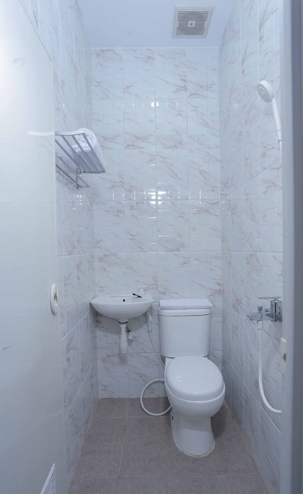 Syariah Amethyst Cengkareng Deluxe Double Room, 1 Queen Bed 7