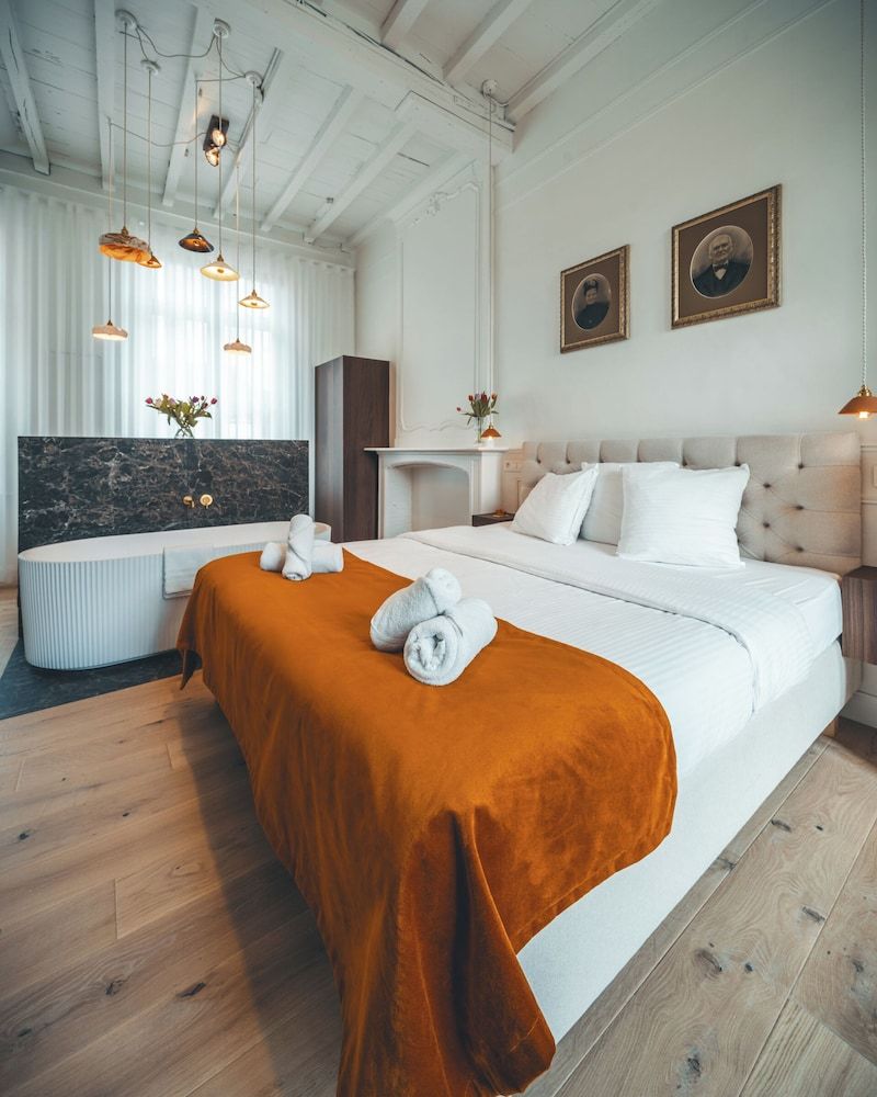 Barabas Deluxe Double Room 8