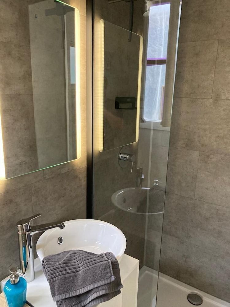 D28 Basic Double Room 3