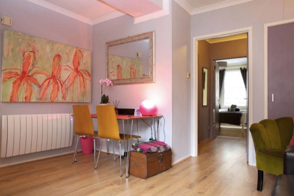 JOIVY Stylish Castle View Apartment Apartment (1 Bedroom) 10