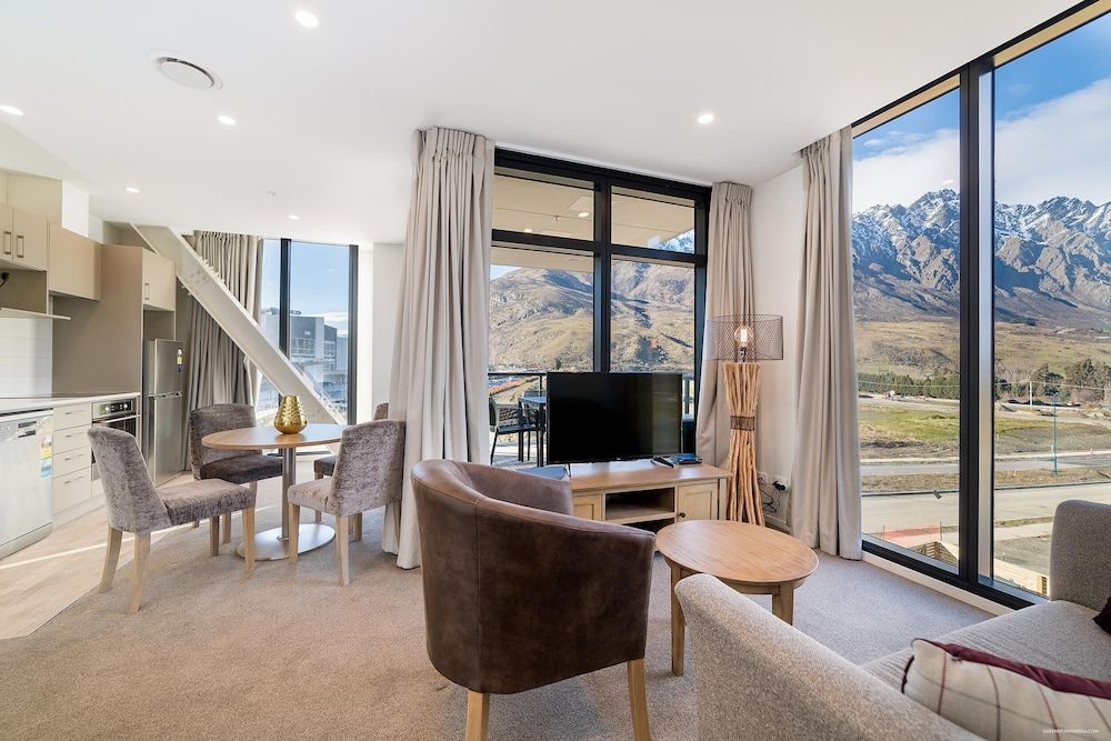 undefined Executive 2 Bedroom Apartment Remarkables Park 10