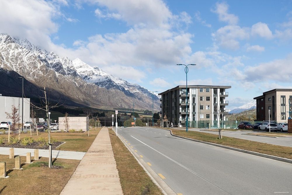 undefined Executive 2 Bedroom Apartment Remarkables Park 3