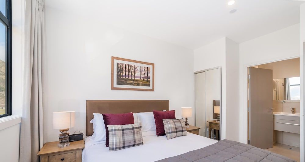 undefined Executive 2 Bedroom Apartment Remarkables Park 6