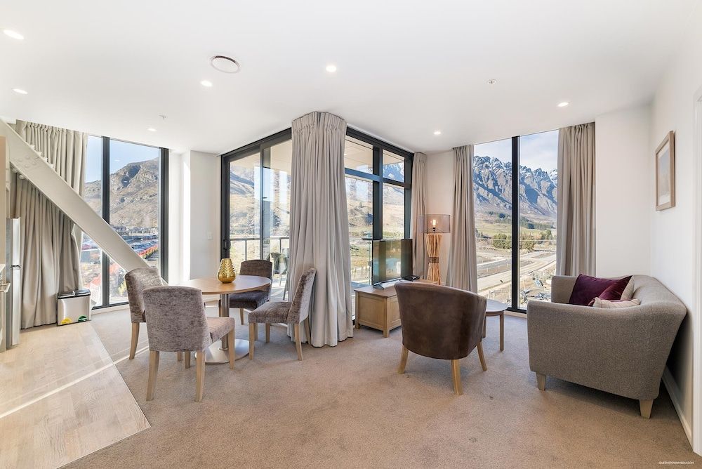 undefined Executive 2 Bedroom Apartment Remarkables Park 9