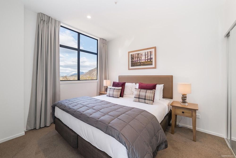 undefined Executive 2 Bedroom Apartment Remarkables Park 4