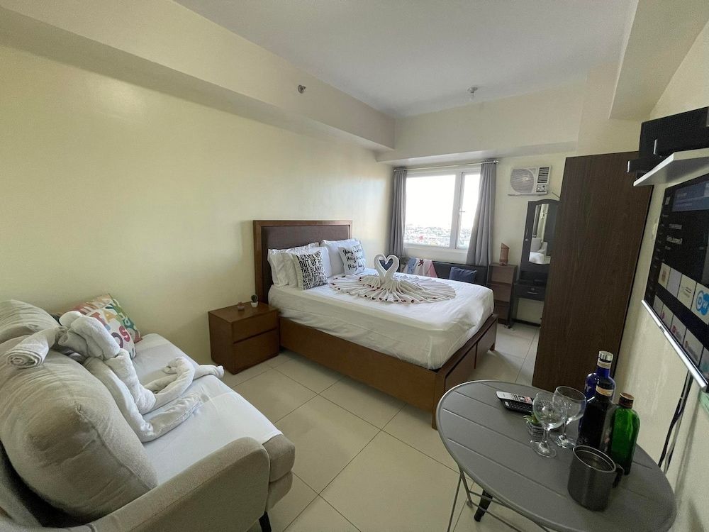 Green Residences Standard Condo, 1 Bedroom, City View 9