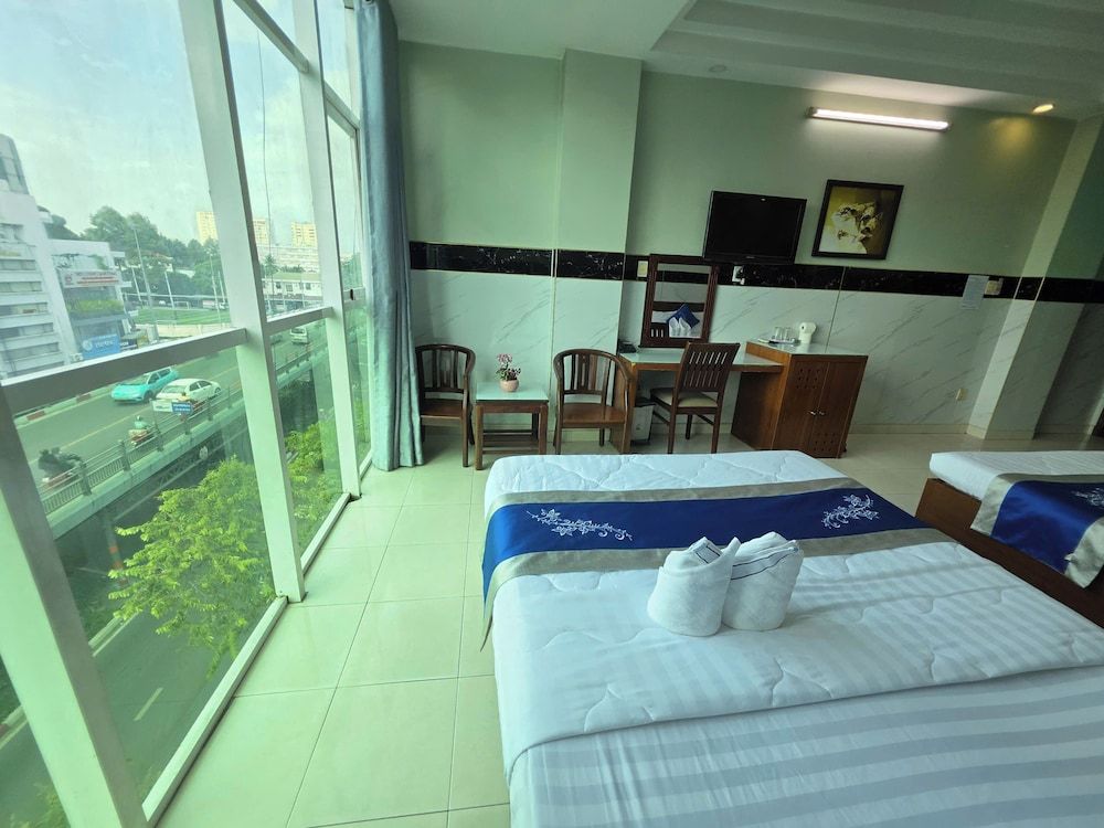 Truong Son Hotel Deluxe Family Room 3