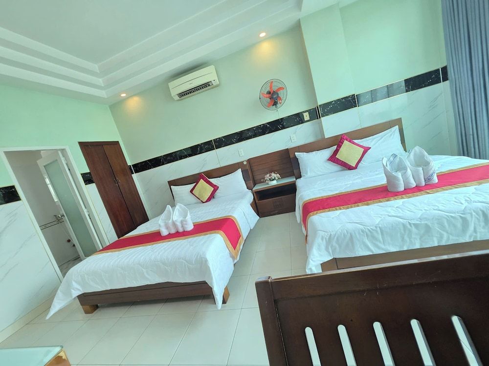 Truong Son Hotel Deluxe Family Room 2