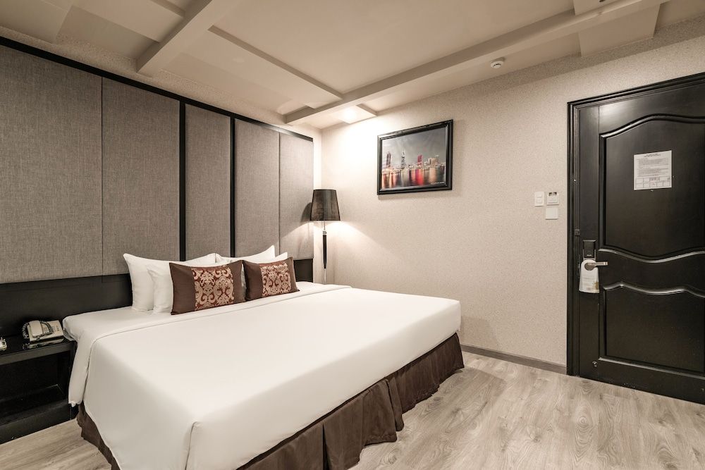 undefined Paragon Saigon Hotel 7