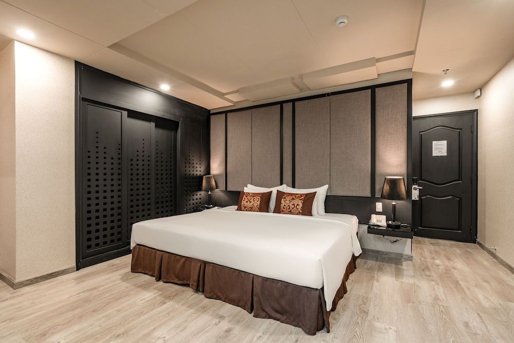 undefined Paragon Saigon Hotel 5