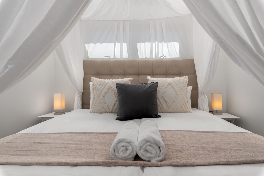 16 on Bree Luxury Apartments Classic Apartment 4