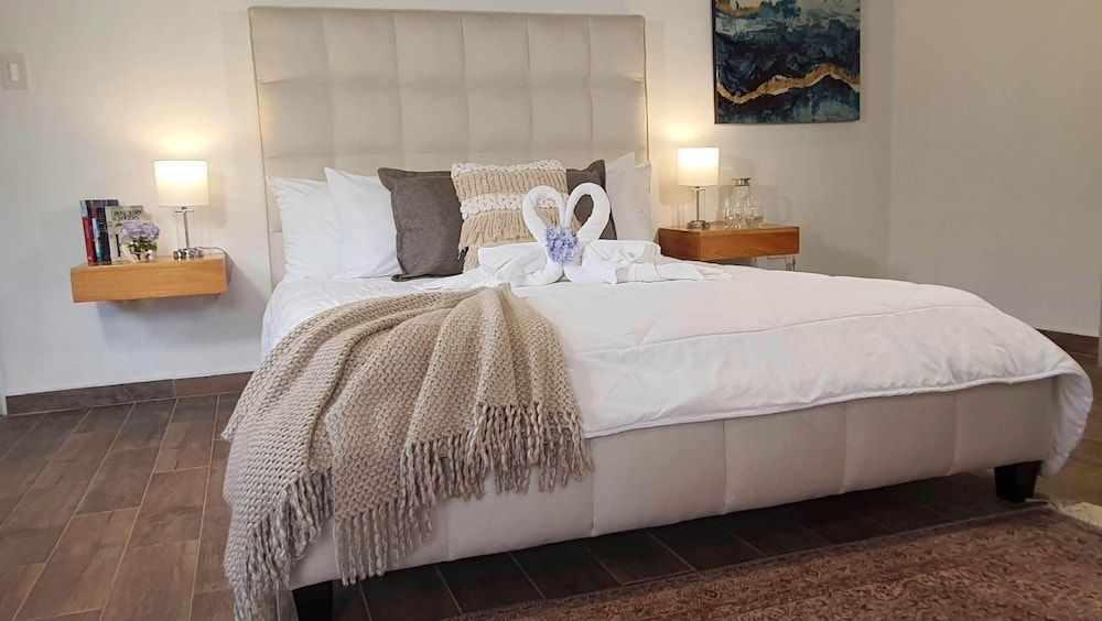 Villa Alejandro Exclusive Studio Suite, 1 Queen Bed, Kitchenette, Mountain View