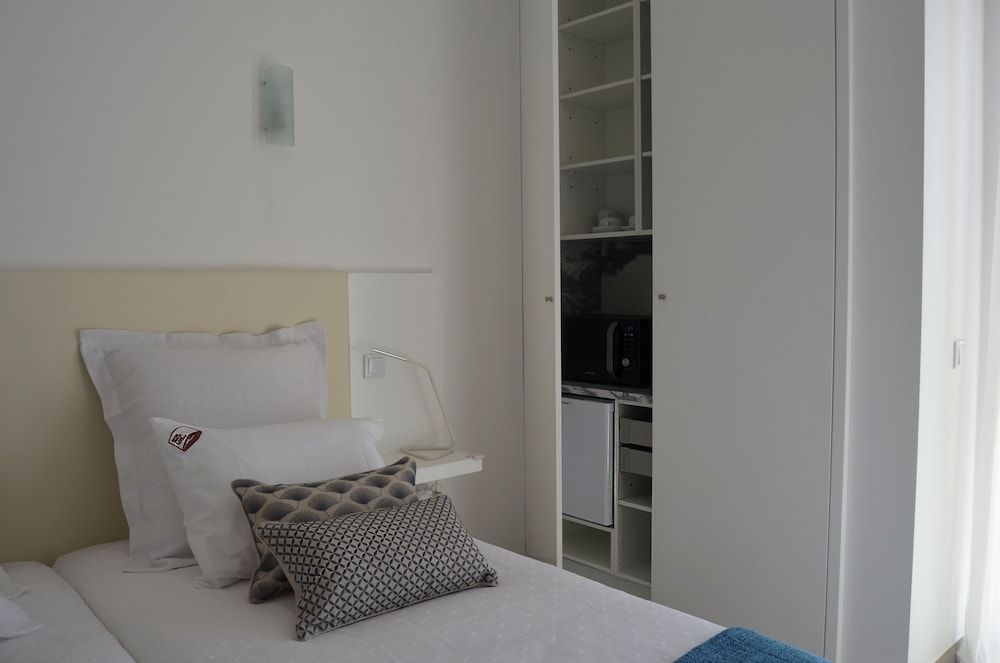 Entre Vinhas & Mar Twin Room, Vineyard View 12