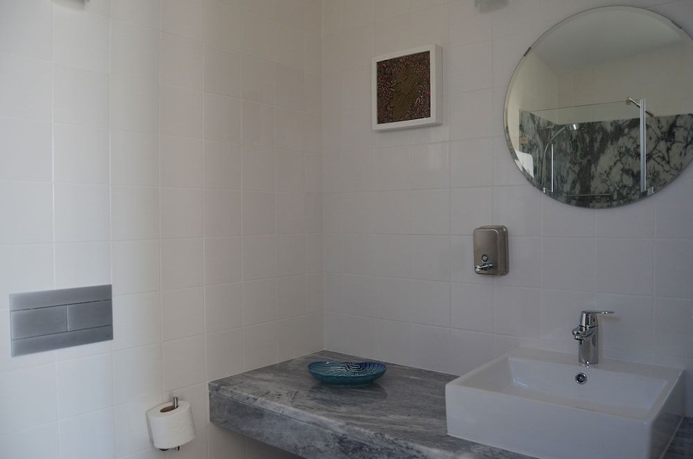 Entre Vinhas & Mar Twin Room, Vineyard View 9