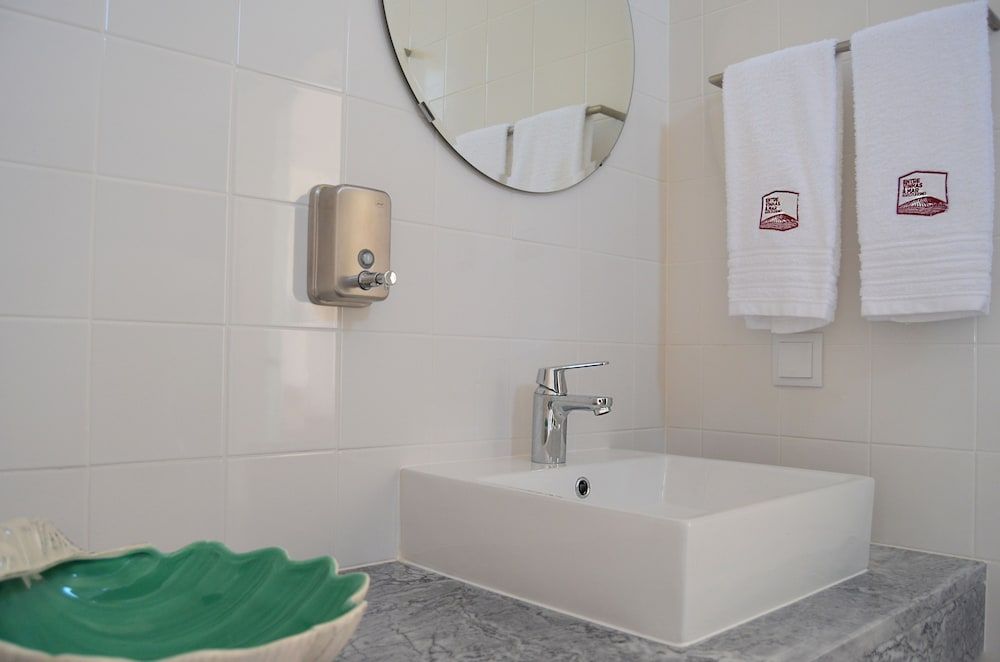 Entre Vinhas & Mar Twin Room, Vineyard View 10