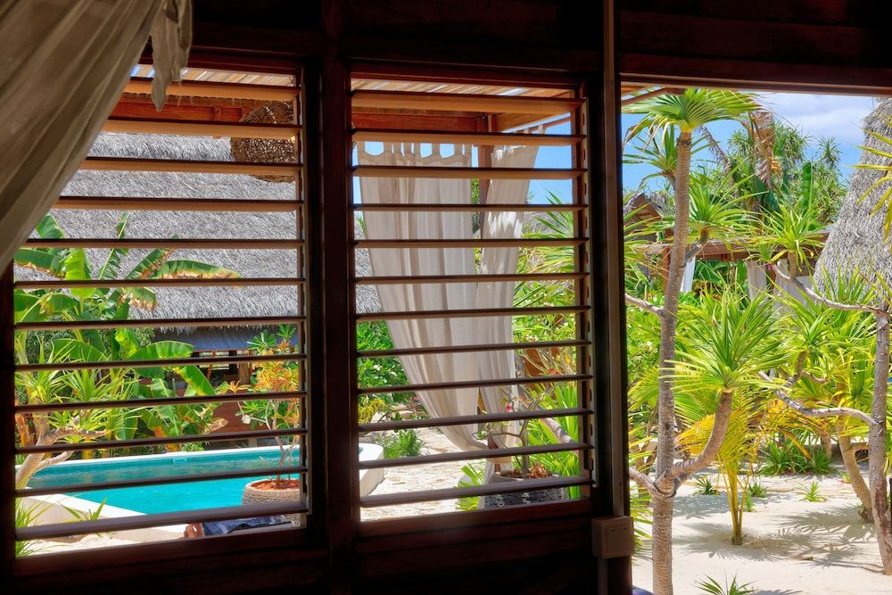 Loedi Bungalows Rote Deluxe Bungalow, 1 Queen Bed, Pool View, Garden Area 7