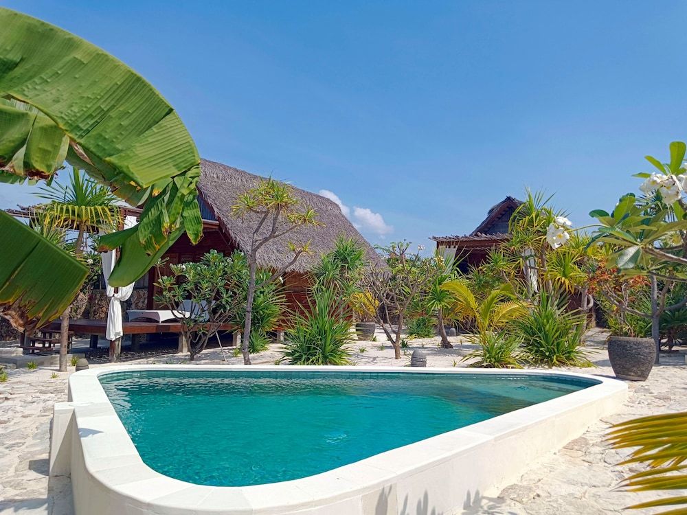 Loedi Bungalows Rote Deluxe Bungalow, 1 Queen Bed, Pool View, Garden Area 14