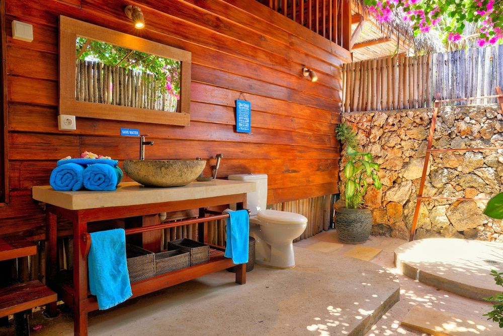 Loedi Bungalows Rote Deluxe Bungalow, 1 Queen Bed, Pool View, Garden Area 9