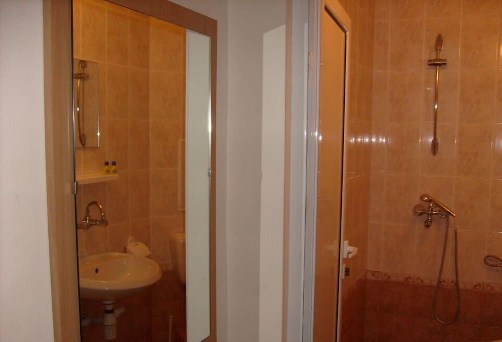 Hotel Sorbona Standard Twin Room 5