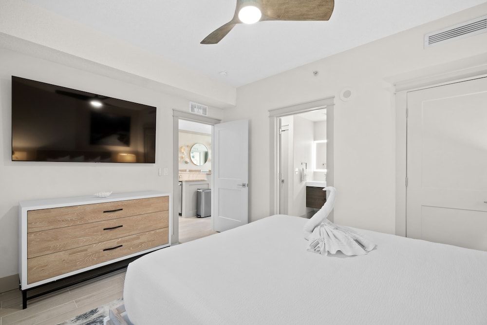 Condo, 2 Bedrooms, Sea View (1204)