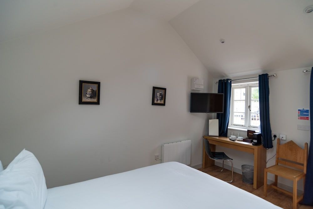 MJP @ The Shepherds Deluxe Double Room, Ensuite, Courtyard View 7