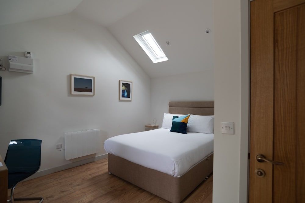 MJP @ The Shepherds Deluxe Double Room, Ensuite, Courtyard View 4