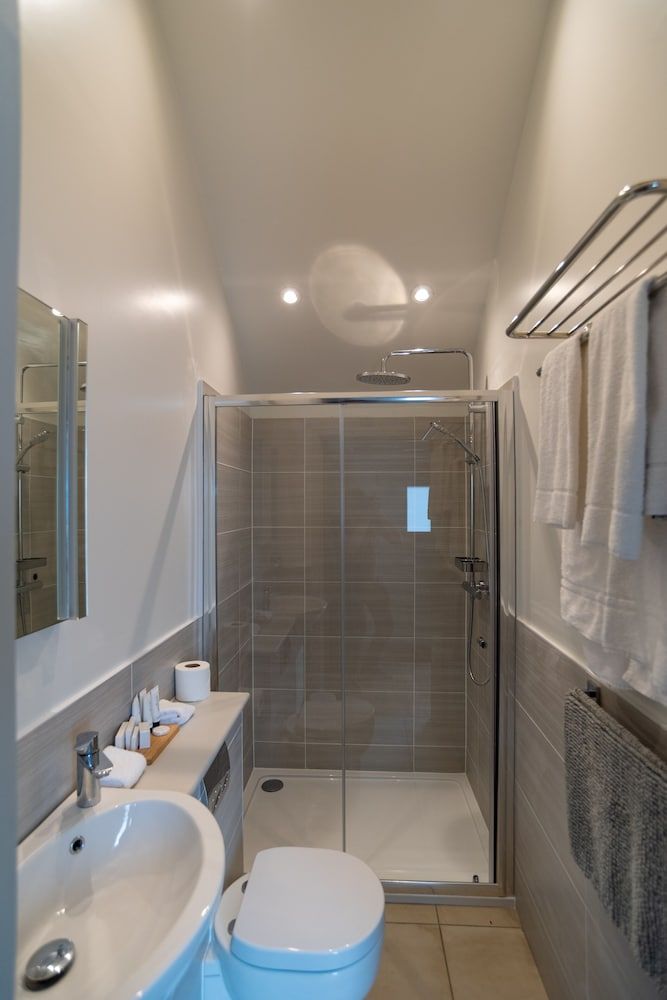 MJP @ The Shepherds Deluxe Double Room, Ensuite, Courtyard View 14