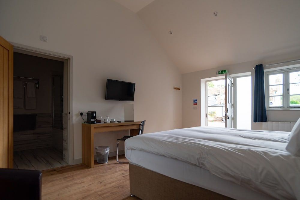 MJP @ The Shepherds Deluxe Double or Twin Room, Ensuite, Courtyard View 4