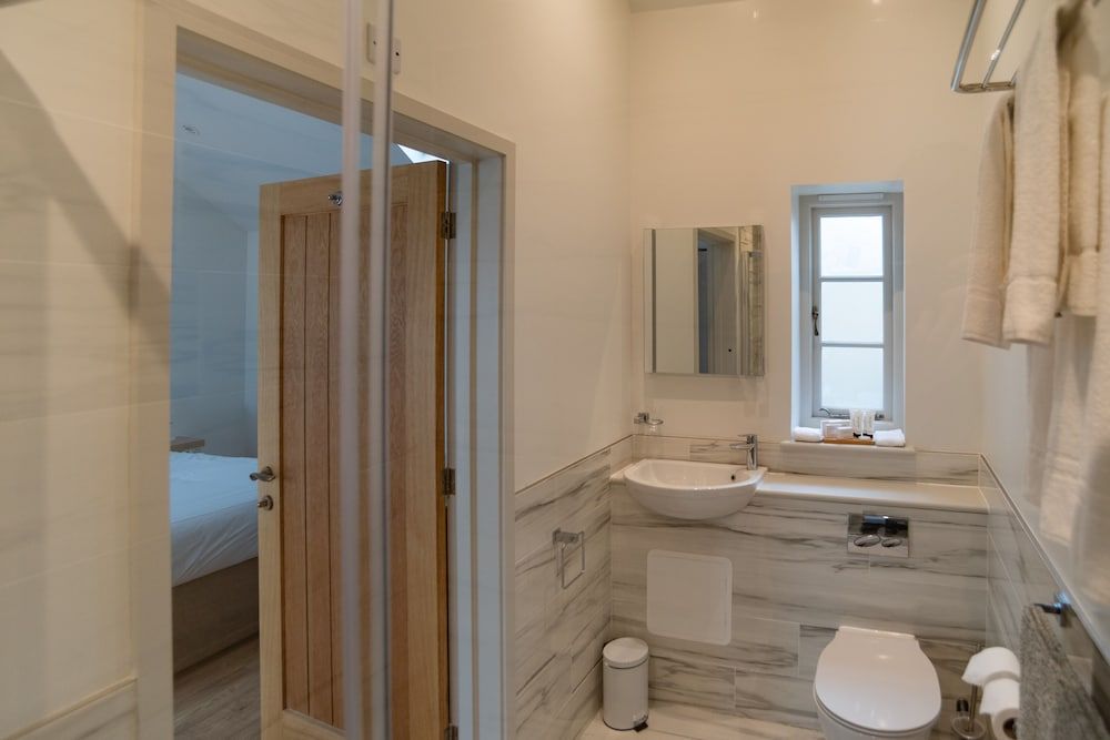 MJP @ The Shepherds Deluxe Double Room, Ensuite, Courtyard View 15