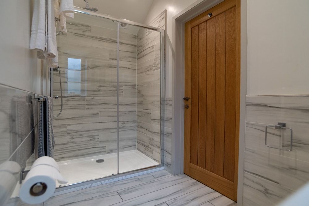 MJP @ The Shepherds Deluxe Double Room, Ensuite, Courtyard View 16