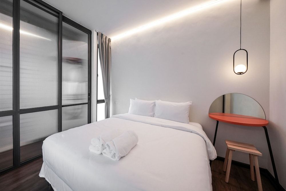 undefined Wonderwall Hotel