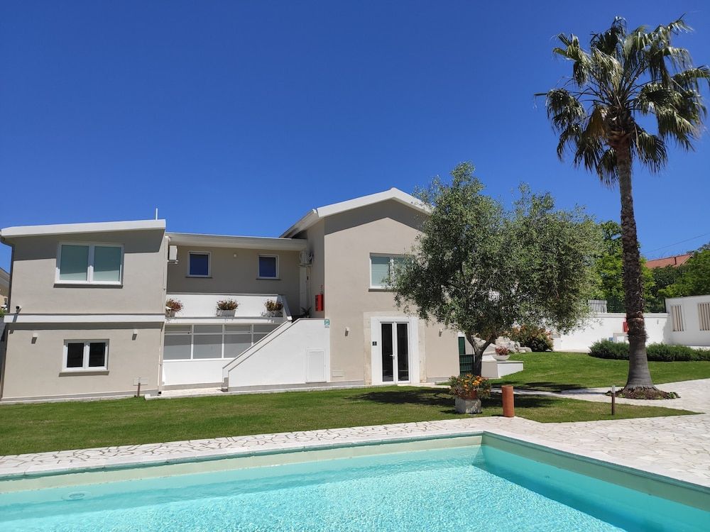 undefined Artemisia 3