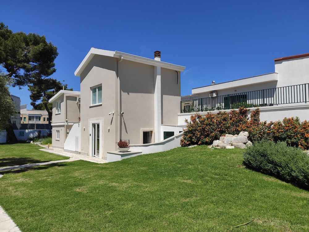 undefined Artemisia 4