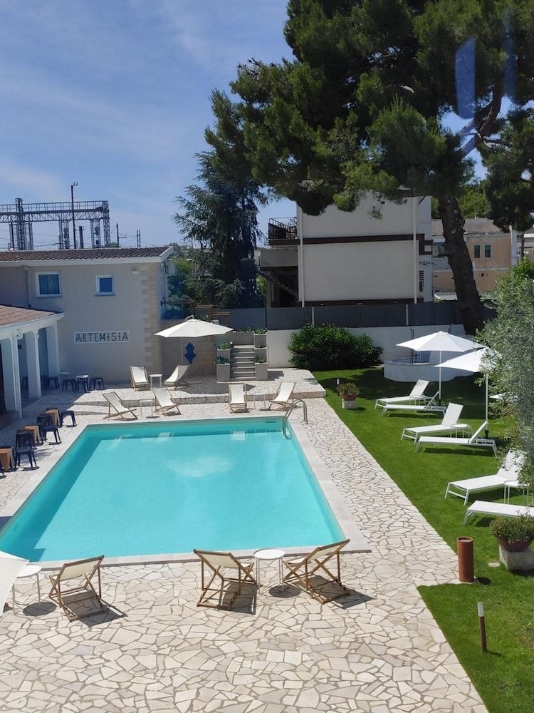 undefined Artemisia 9