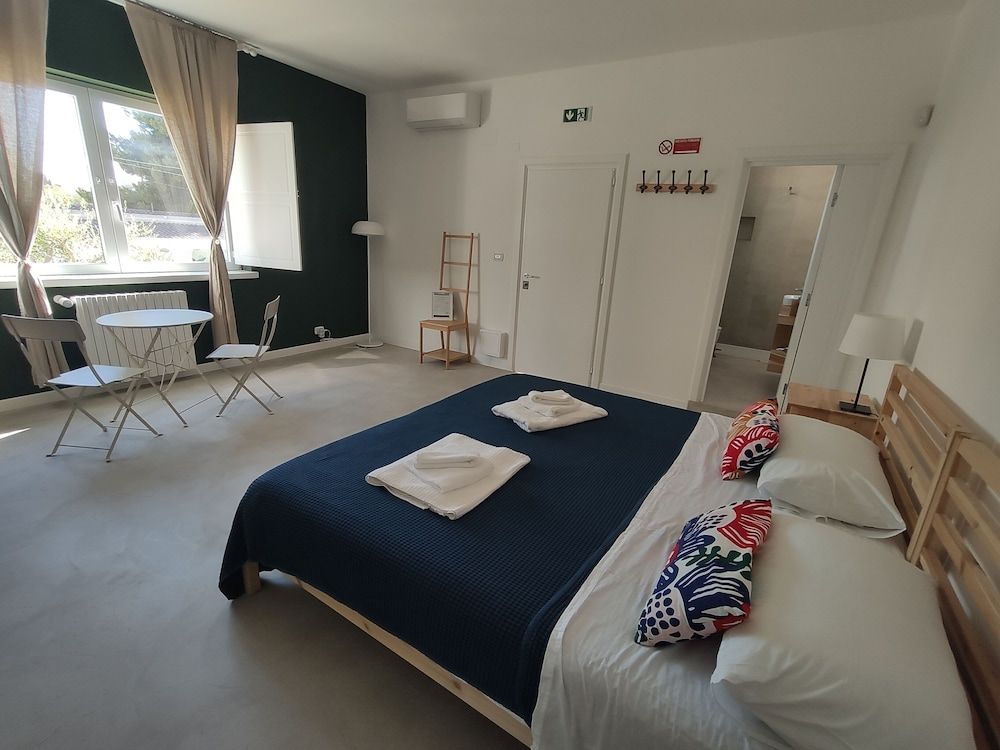 Artemisia Standard Double or Twin Room, Ensuite, Pool View 2