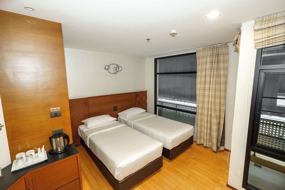 undefined Marvin Suites Hotel 8