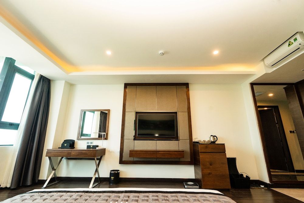 Eagle Hotel Family Suite, Multiple Beds, City View 6