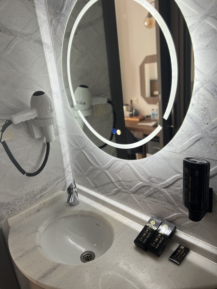 The Rest Port Hotel Classic Twin Room, 2 Twin Beds 5