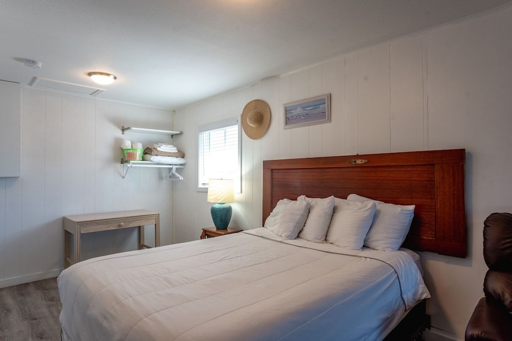 Terimore Bayfront Inn Cabin with Full Kitchen