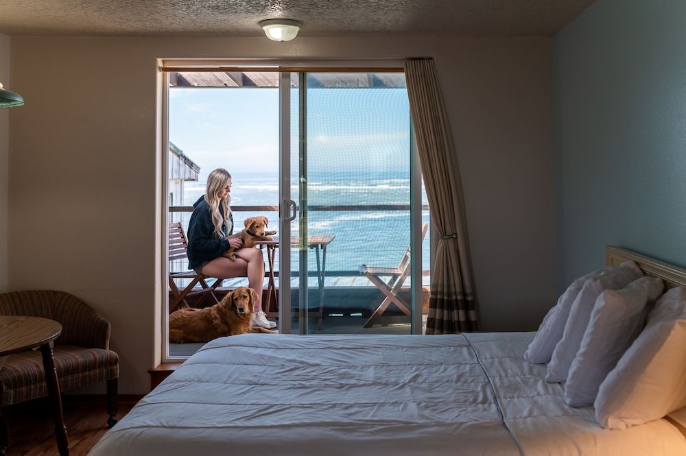 Terimore Bayfront Inn Queen Room with Balcony, Bay View