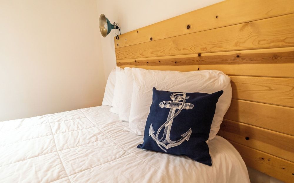 Terimore Bayfront Inn Two Bedroom Cabin with Kitchen 2