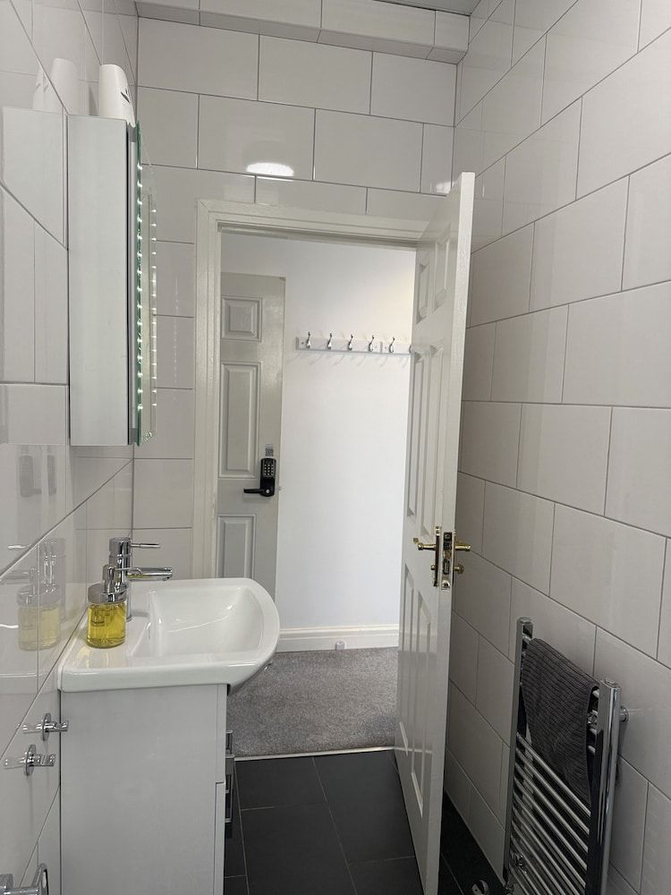 Granada Apartments Queen's Promenade 04 Apartment: Ground Floor (plus 1 free baby) 2