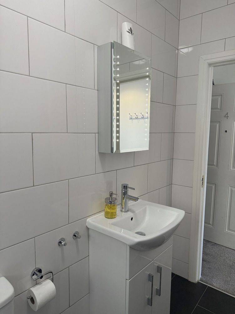 Granada Apartments Queen's Promenade 04 Apartment: Ground Floor (plus 1 free baby) 3